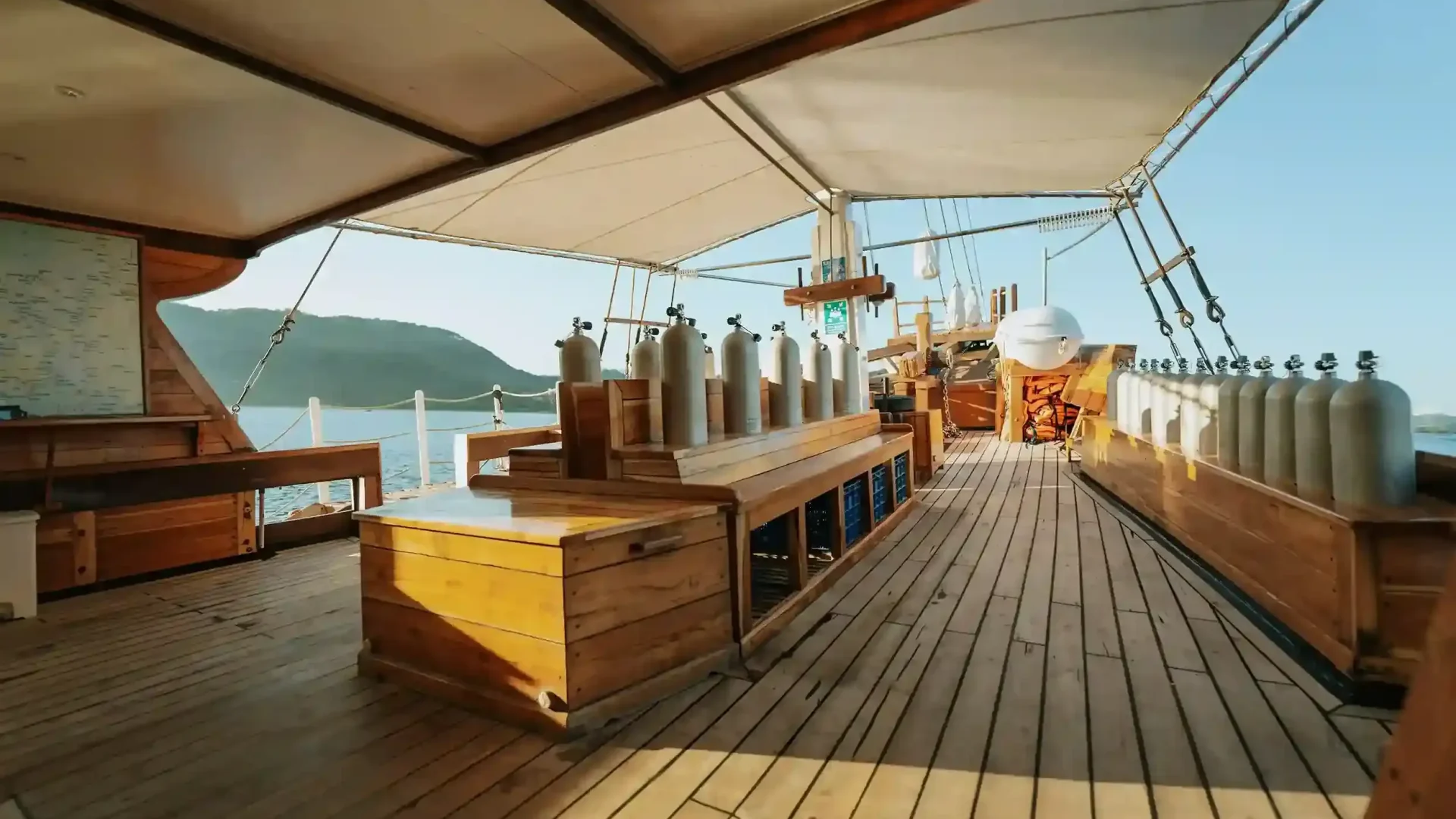 Diving Luxury Charter Raja Ampat