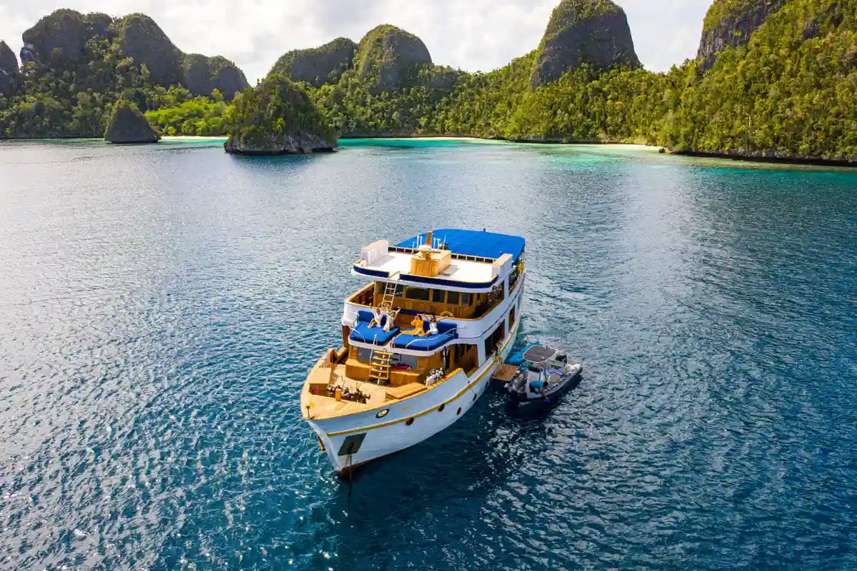 Magia II Yacht Cruise Phinisi | Raja Ampat Bali