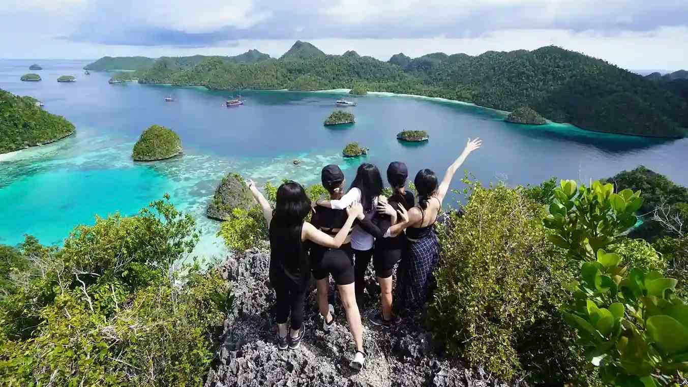 Wayag Island Raja Ampat | Raja Ampat Liveaboard | Raja Ampat Bali