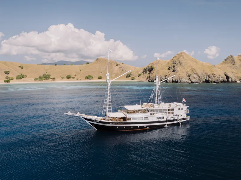 Aliikai — private charter yacht, exterior