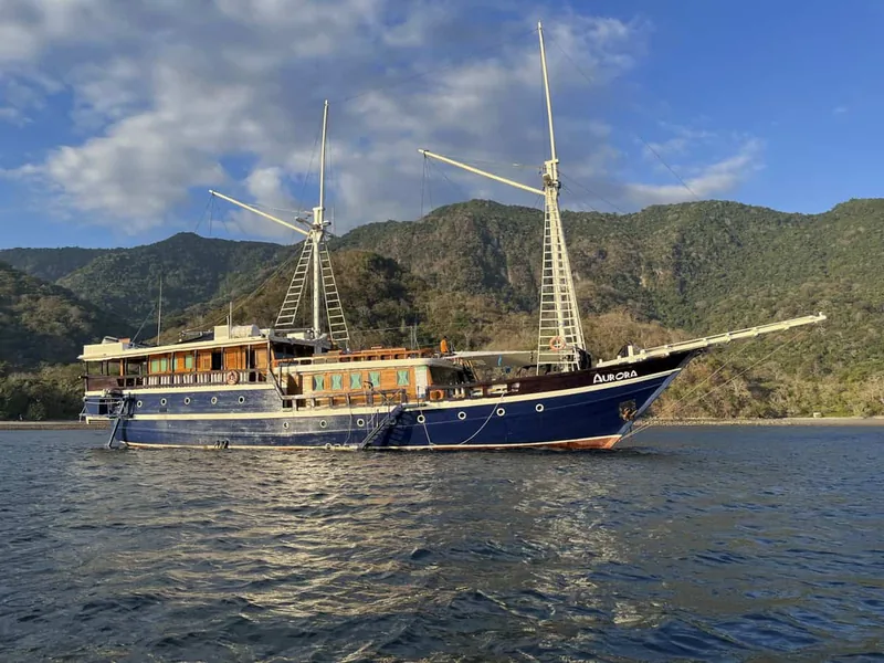 Aurora (All Star Aurora) — private charter yacht, exterior