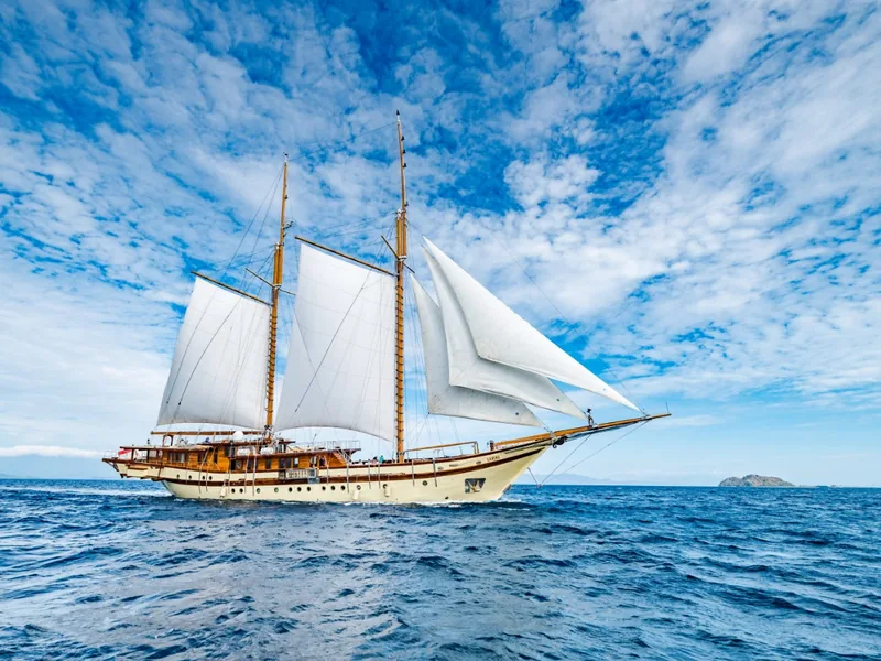 LAMIMA — private charter yacht, exterior