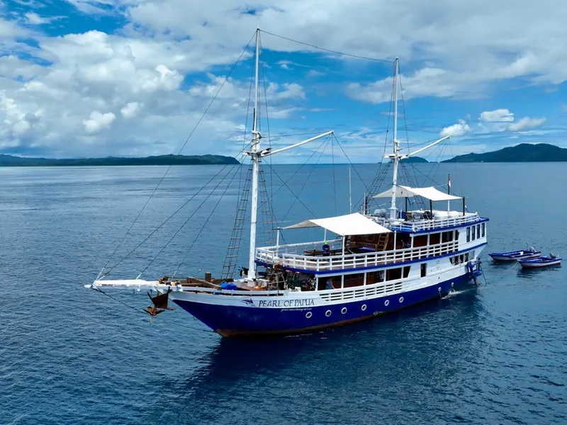 Pearl of Papua — private charter yacht, exterior