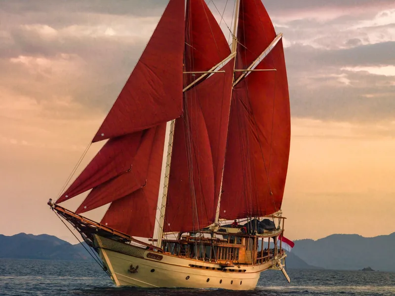 Si Datu Bua — private charter yacht, exterior